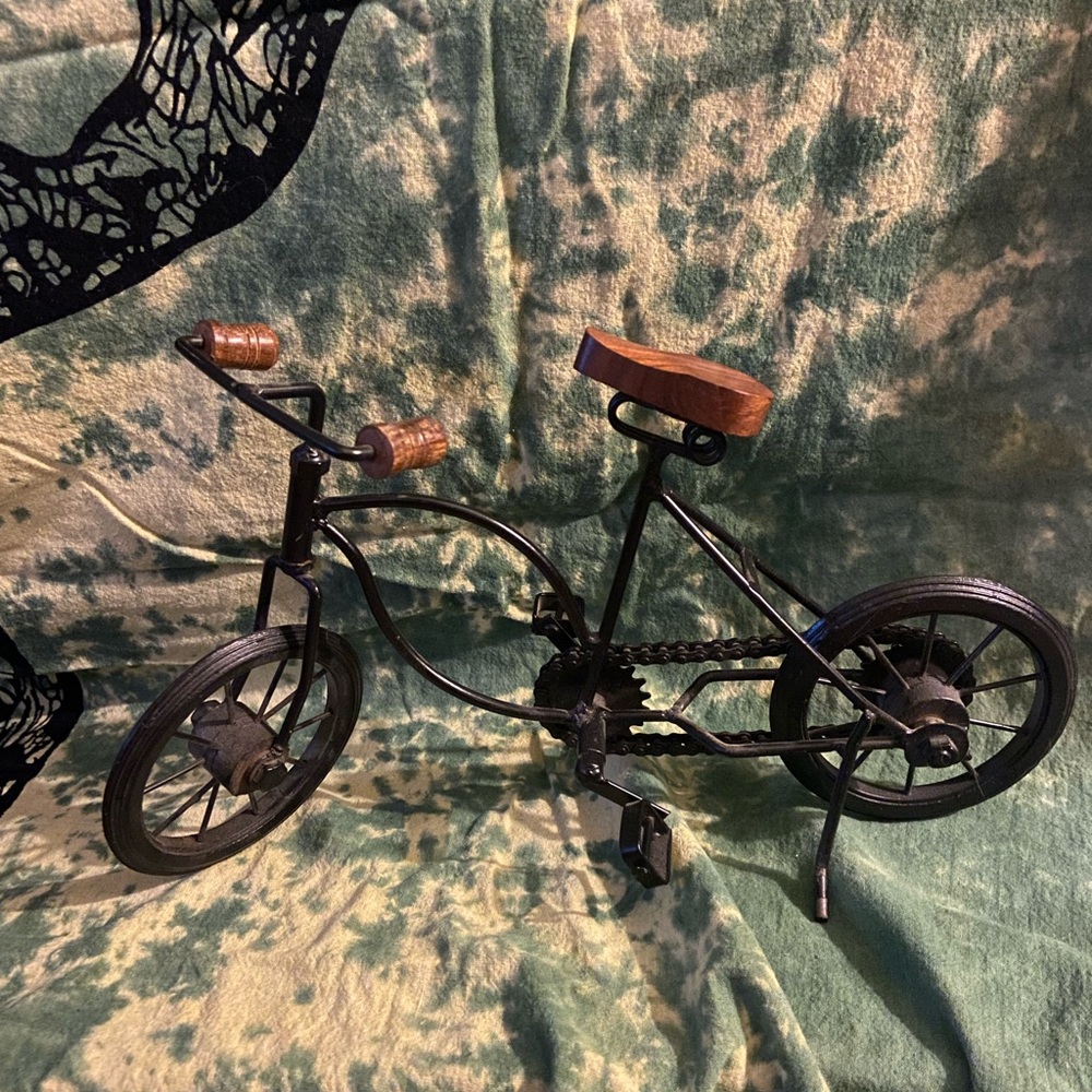 Wire framed Bicycle Replica